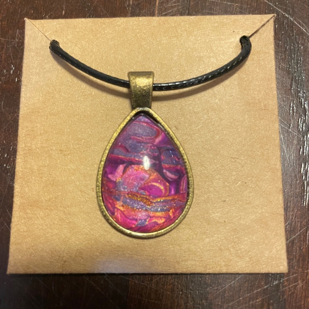 Acrylic pour necklace